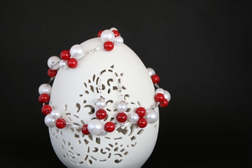 zweireihige rot-weiße Halskette