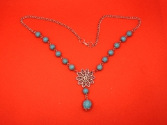 Halskette mit Türkis und Blume