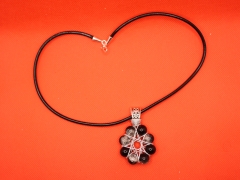 Sternanhänger mit Lederhalsband