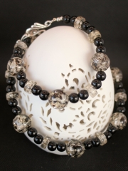 Halskette mit Glas- und Acrylperlen