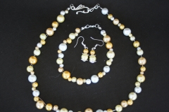 Glasperlen-Set in Gelbgold