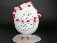 zweireihige rot-weiße Halskette