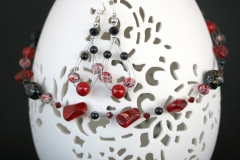 Glasperlen-Set in Schwarz-Rot