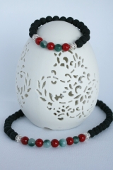 Lavaperlenkette mit bunten Glasperlen und Strass