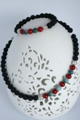 Lavaperlenkette mit bunten Glasperlen und Strass