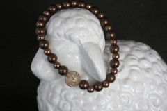 Acrylperlen-Armband mit einer Glasperle