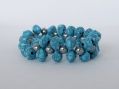 Armband in türkis mit Acryl- und Glasperlen
