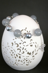 Perlenarmband mit Schleifchen-Anhänger