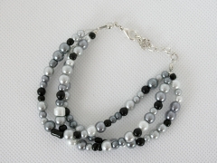 Armband Glasperlen dreireihig schwarz-grau-silber